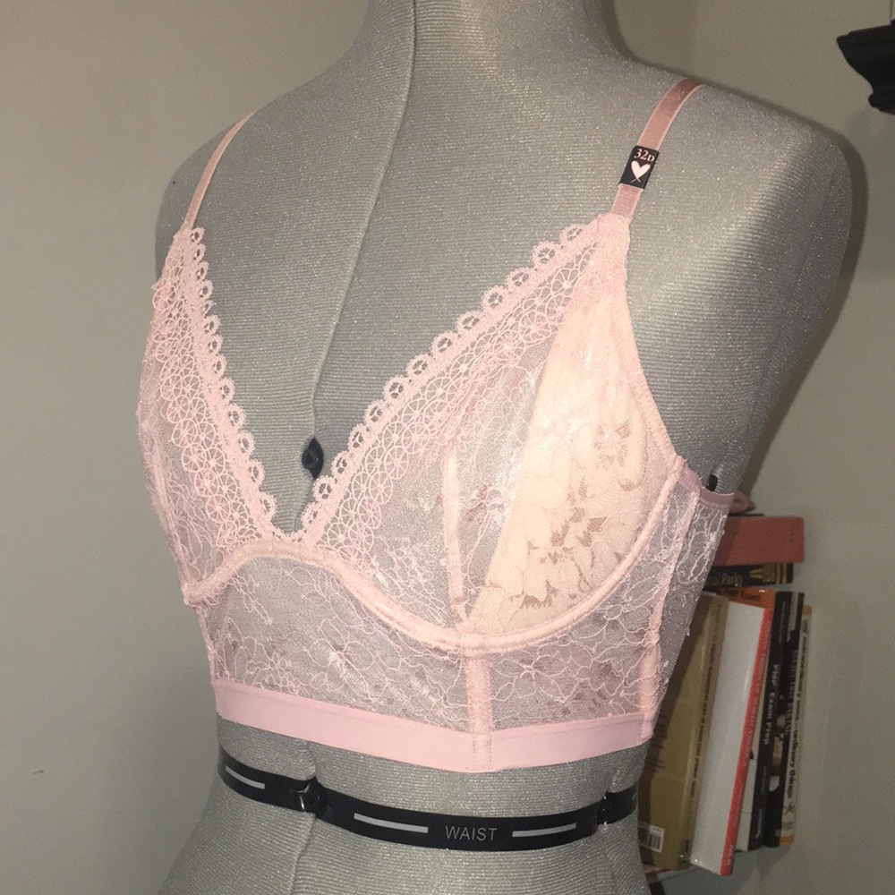 NWT Sz 32D Victoria’s Secret unlined plunge